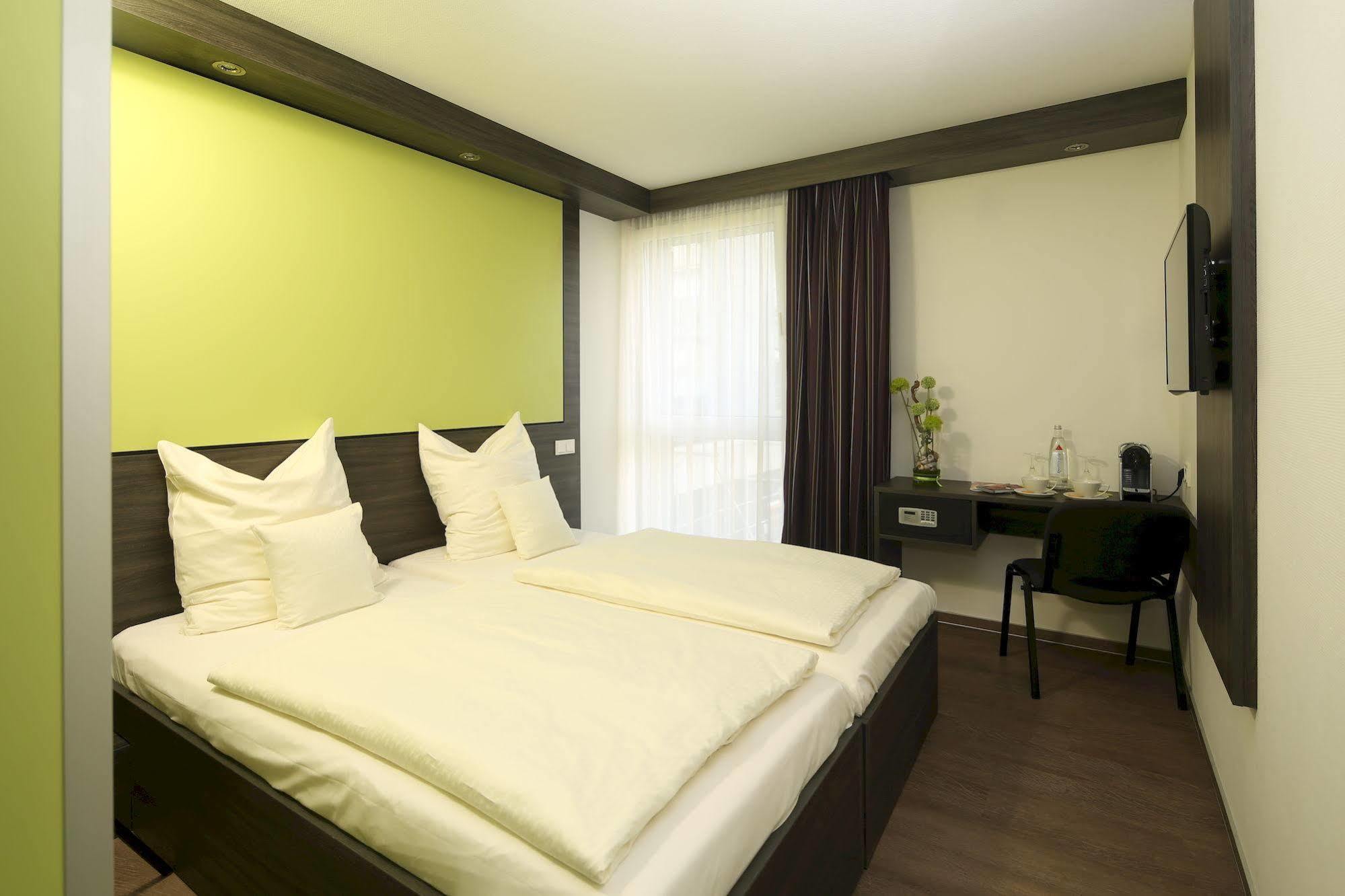 Economy-Hotel Ульм Экстерьер фото